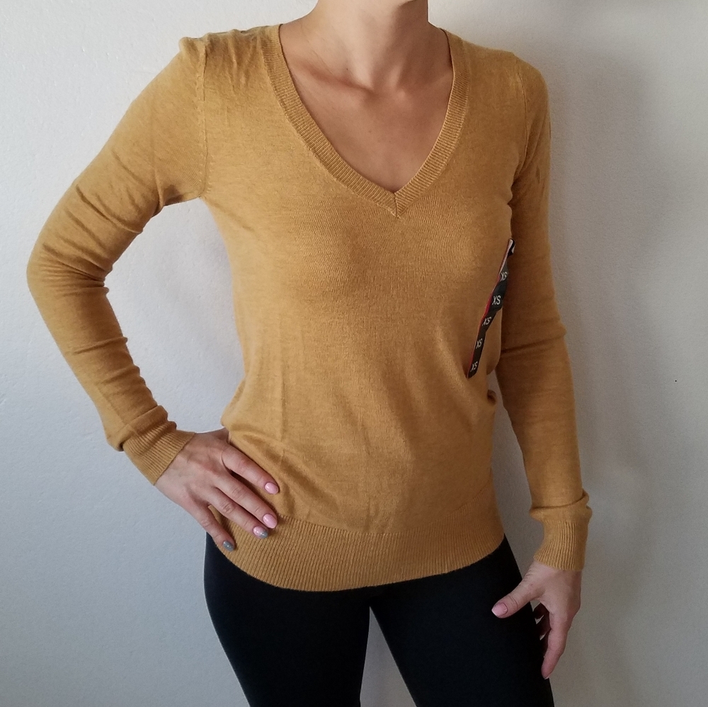 Mossimo cinnamon yellow v-neck lightweight sweater